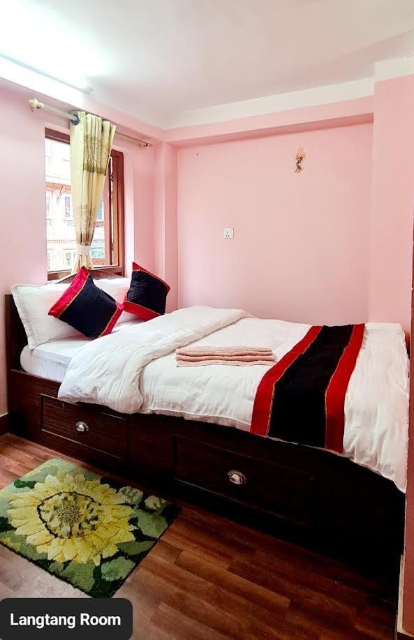 Annapurna Guest House And Rooftop Restaurant Bhaktapur Bagian luar foto