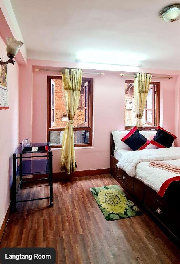 Annapurna Guest House And Rooftop Restaurant Bhaktapur Bagian luar foto